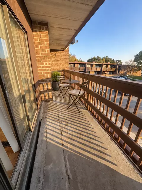 Exterior - 1206 Kenneth Cir #1206, Elgin, IL 60120 photo 3 of 4
