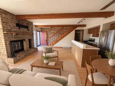 Living - 1206 Kenneth Cir #1206, Elgin, IL 60120 photo 1 of 4