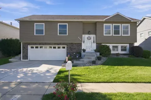 944 Lacrosse St, Carol Stream, IL 60188