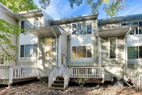 319 W Whispering Oaks Ln, Round Lake, IL 60073