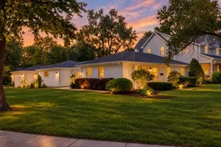132 Mohawk Dr, Clarendon Hills, IL 60514