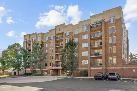 655 Perrie Dr #605, Elk Grove Village, IL 60007