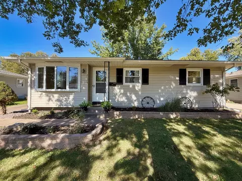 2124 W 38th St, Davenport, IA 52806