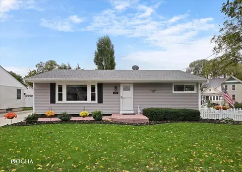 Exterior - 69 E Jackson St, Oswego, IL 60543 photo 10 of 10