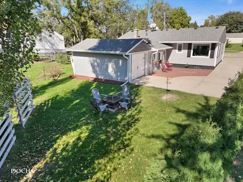 Exterior - 69 E Jackson St, Oswego, IL 60543 photo 8 of 10