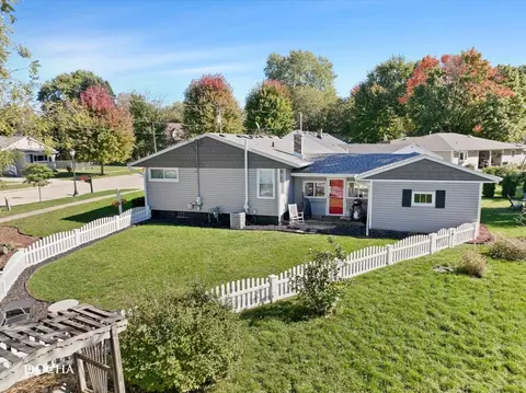 Exterior - 69 E Jackson St, Oswego, IL 60543 photo 6 of 10