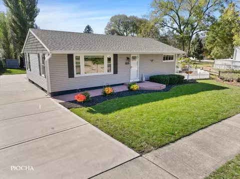 Exterior - 69 E Jackson St, Oswego, IL 60543 photo 3 of 10