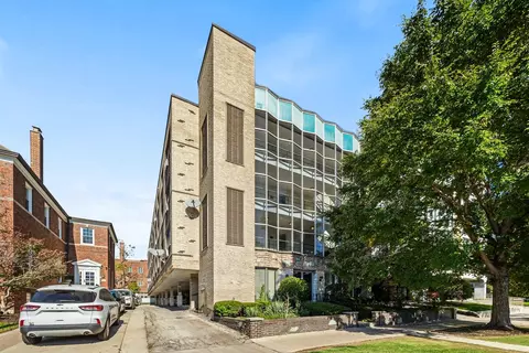 938 North Blvd #204, Oak Park, IL 60301
