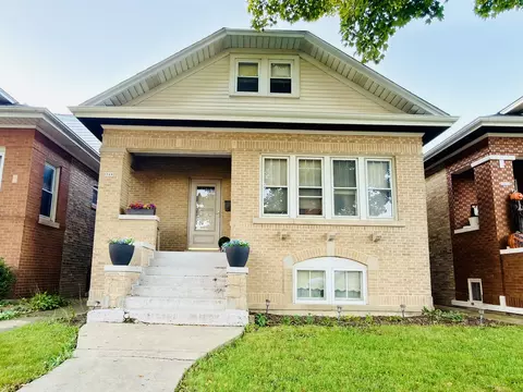 5519 W Roscoe St, Chicago, IL 60641