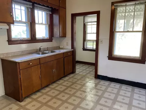 Kitchen - 1104 Pulaski St, Peru, IL 61354 photo 2 of 2