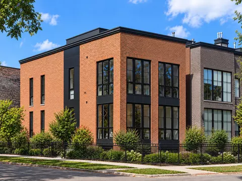 2504 W Palmer St, Chicago, IL 60647