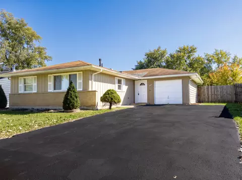 17751 Hillcrest Dr, Country Club Hills, IL 60478