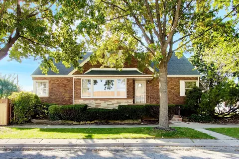 8201 S Whipple St, Chicago, IL 60652