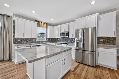 Kitchen - 409 Brockton Ave, Elgin, IL 60124 photo 3 of 5