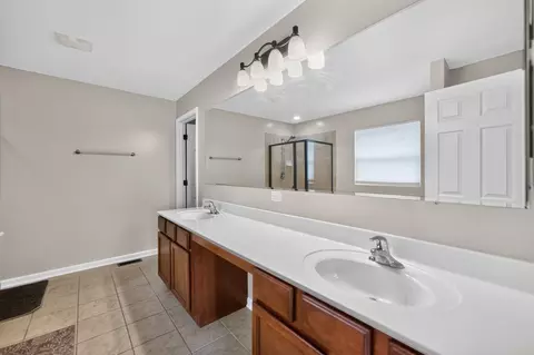 Bath - 409 Brockton Ave, Elgin, IL 60124 photo 2 of 4