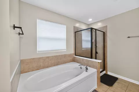 Bath - 409 Brockton Ave, Elgin, IL 60124 photo 3 of 4