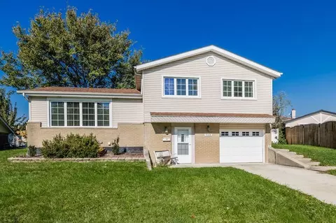 9008 Forest Ln, Hickory Hills, IL 60457