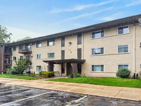 525 S Cleveland Ave #103, Arlington Heights, IL 60005