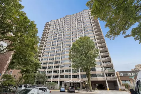 555 W Cornelia Ave #501, Chicago, IL 60657