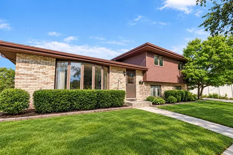 9837 S Kostner Ave, Oak Lawn, IL 60453