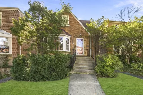 2919 W Jerome St, Chicago, IL 60645
