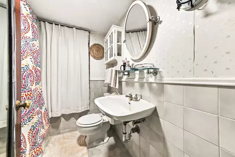 Bath - 2919 W Jerome St, Chicago, IL 60645 photo 2 of 2