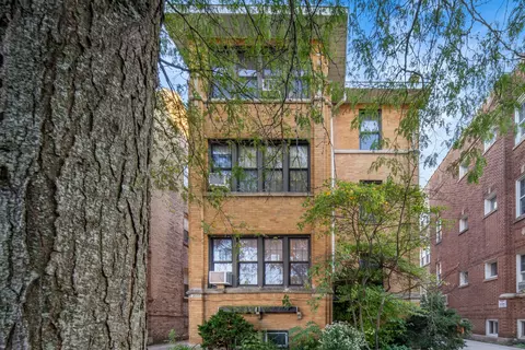 2037 W Morse Ave #1, Chicago, IL 60645
