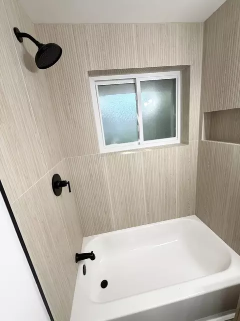 Bath - 143 E 119th St, Chicago, IL 60628 photo 3 of 5