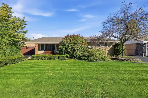 7639 Stickney Ave, Bridgeview, IL 60455