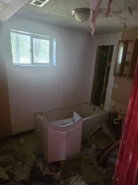 Bath - 1 E 145th St, Harvey, IL 60426 photo 1 of 8