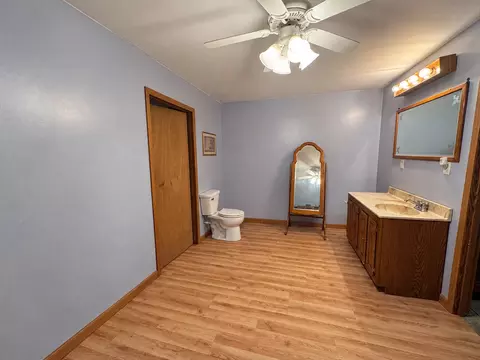 Bath - 828 Propes Rd, Iuka, IL 62849 photo 4 of 4