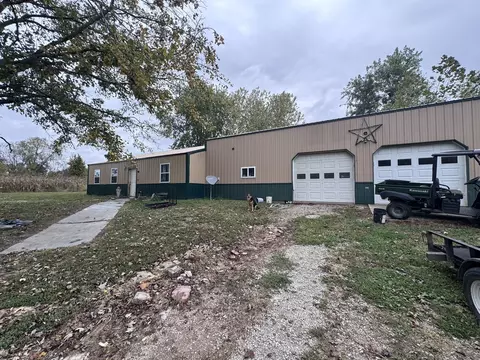 Other - 828 Propes Rd, Iuka, IL 62849 photo 1 of 14