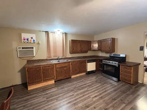 Kitchen - 828 Propes Rd, Iuka, IL 62849 photo 4 of 5