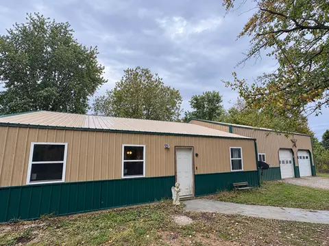 Exterior - 828 Propes Rd, Iuka, IL 62849 photo 3 of 6