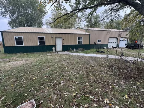Exterior - 828 Propes Rd, Iuka, IL 62849 photo 2 of 6