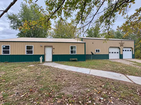 Exterior - 828 Propes Rd, Iuka, IL 62849 photo 6 of 6