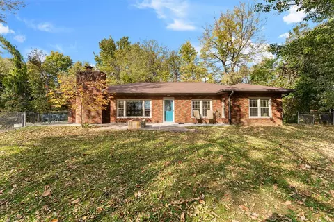 2701 Blackhawk Rd, Rock Island, IL 61201