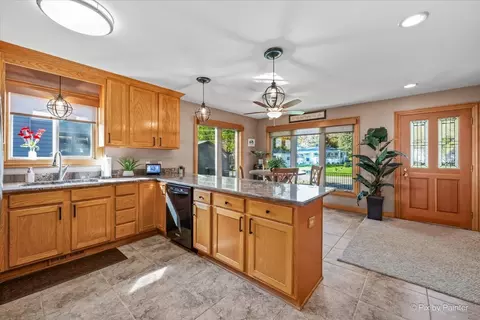Kitchen - 2013 Sunnyside Beach Dr, Johnsburg, IL 60051 photo 4 of 4