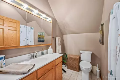 Bath - 2013 Sunnyside Beach Dr, Johnsburg, IL 60051 photo 3 of 3