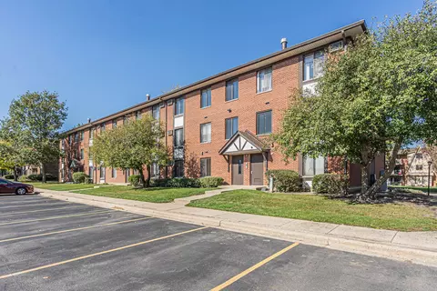 7 Timber Ln #2, Vernon Hills, IL 60061