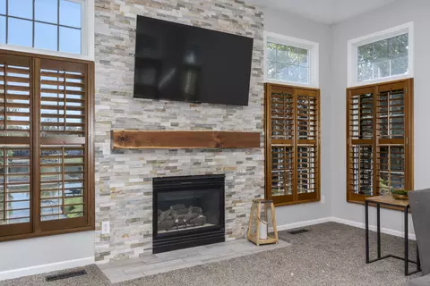 Living - 10069 Wolf Hill Rd, Bloomington, IL 61705 photo 2 of 5
