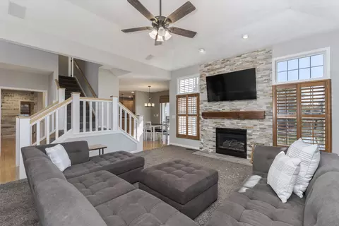 Living - 10069 Wolf Hill Rd, Bloomington, IL 61705 photo 4 of 5