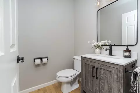 Bath - 10069 Wolf Hill Rd, Bloomington, IL 61705 photo 1 of 5
