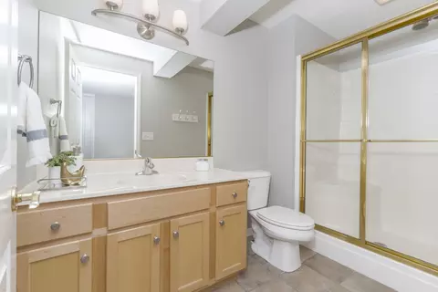 Bath - 10069 Wolf Hill Rd, Bloomington, IL 61705 photo 5 of 5