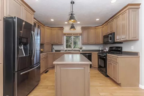 Kitchen - 10069 Wolf Hill Rd, Bloomington, IL 61705 photo 3 of 3