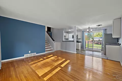 Living - 2524 Clara St, Mchenry, IL 60050 photo 1 of 4