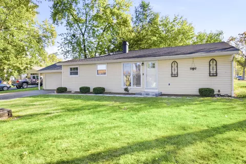 122 Caddy Ave, Carpentersville, IL 60110