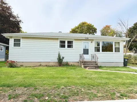 550 Elm St, Hampshire, IL 60140