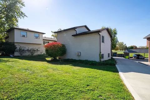 Exterior - 101 N Orr Dr #6, Normal, IL 61761 photo 4 of 6