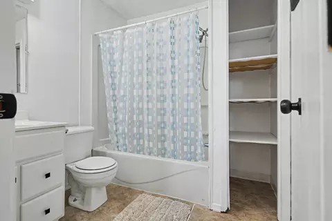 Bath - 101 N Orr Dr #6, Normal, IL 61761 photo 2 of 2